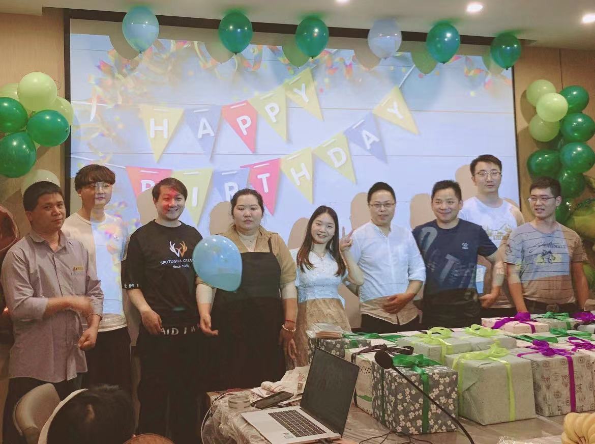 生日会合照.jpg